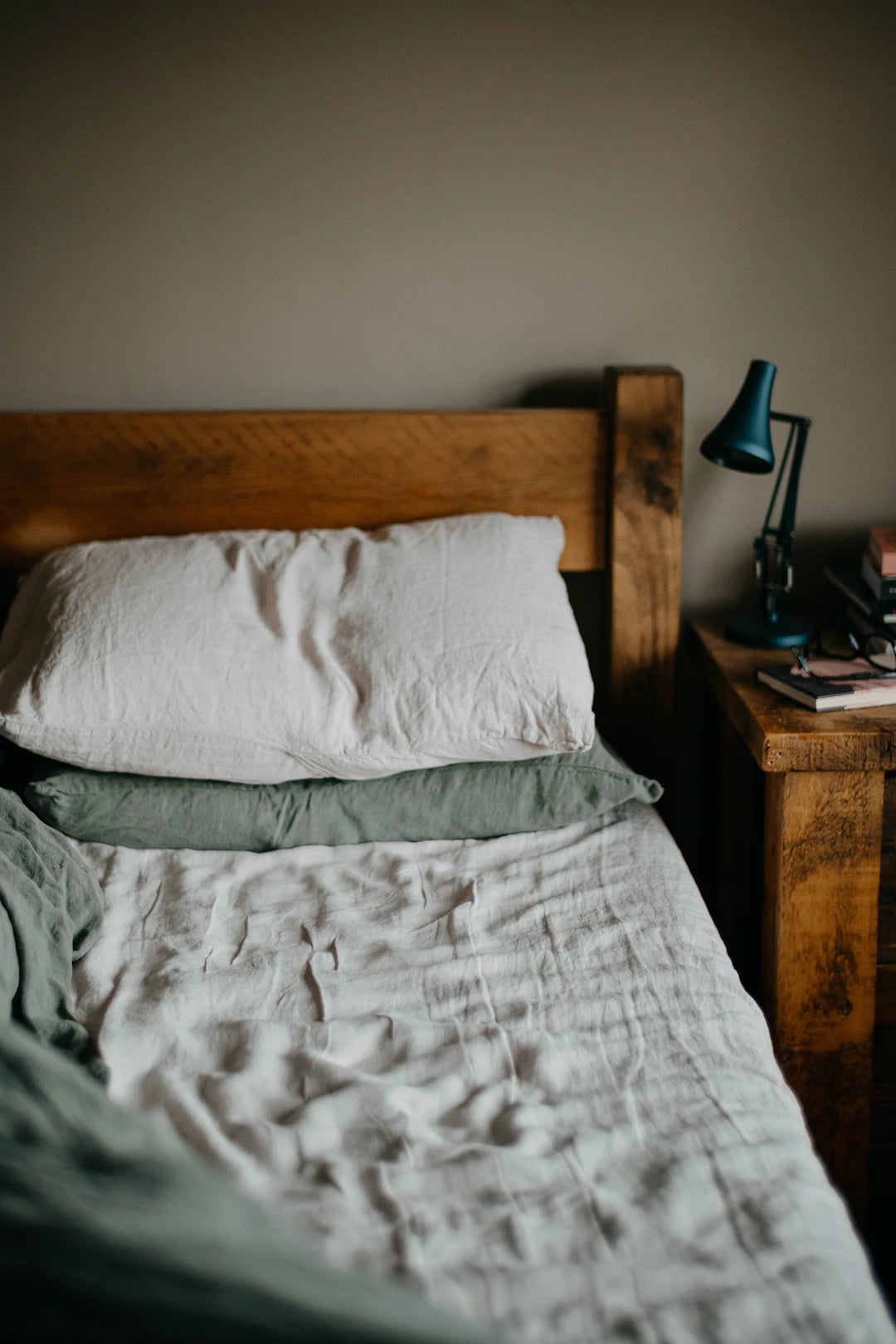 Saia Box Altenburg Elegância e Proteção para Cama Queen