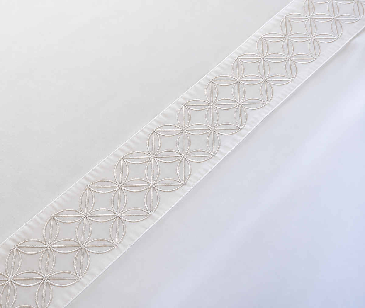 Jogo de Cama Basicasa Bordado Branco - Queen