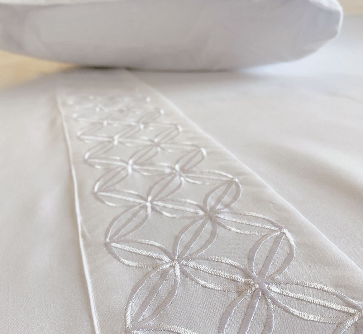 Jogo de Cama Basicasa Bordado Branco - Queen