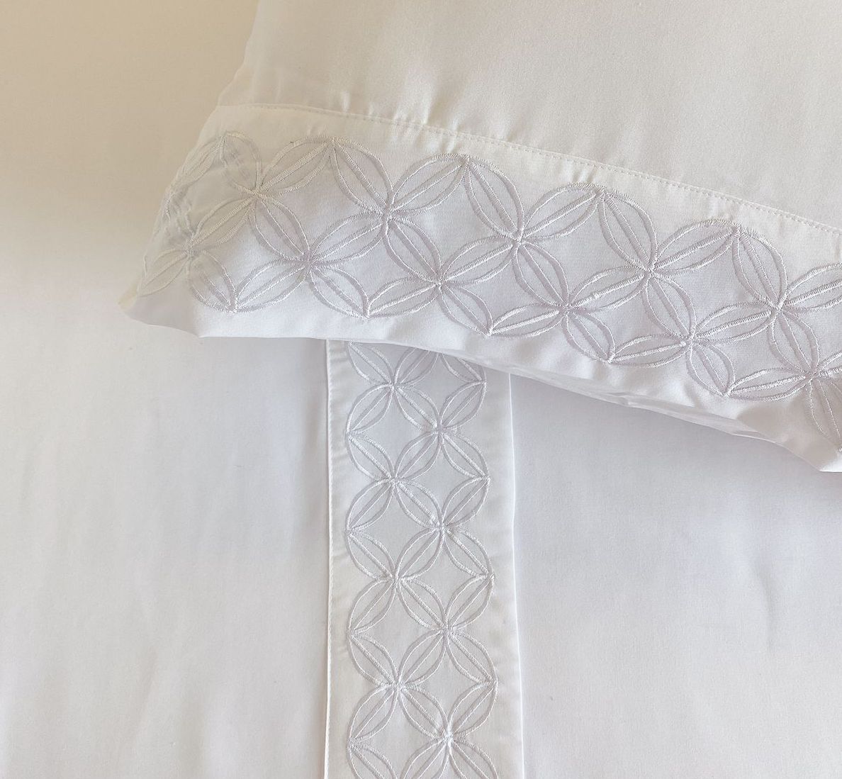 Jogo de Cama Basicasa Bordado Branco - Queen